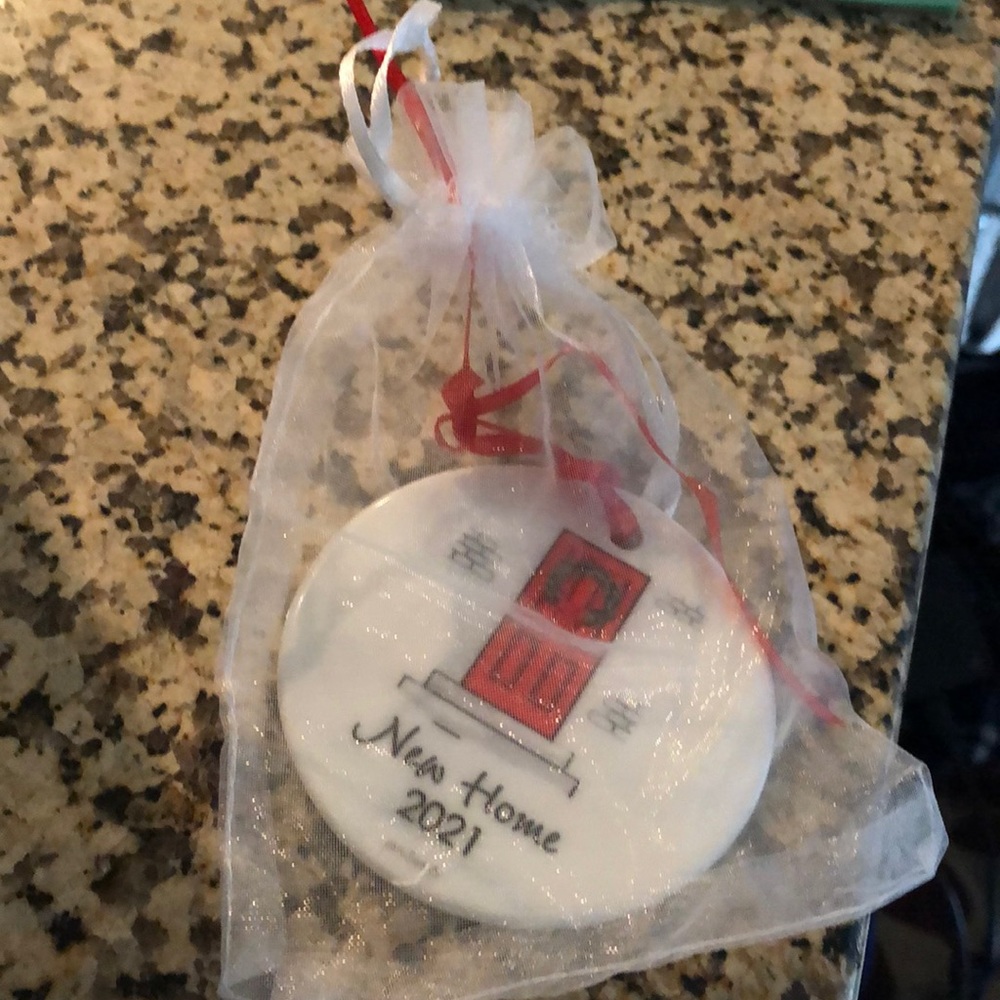 NWOT New home 2021 ceramic ornament